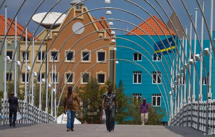 antilliaanse oud premiers bezorgd over relatie met nederland