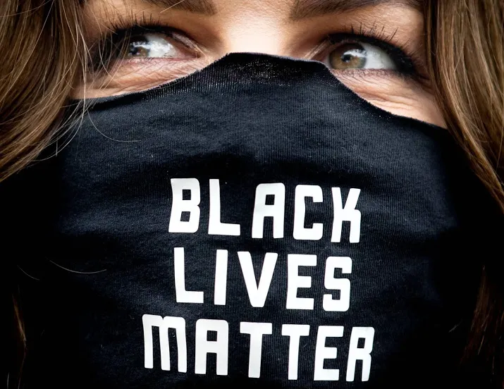 antiracismedemonstratie in alkmaar gemoedelijk verlopen