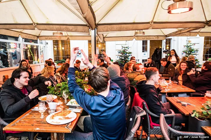 antwerpse horeca en winkels dolblij met golf nederlandse klanten