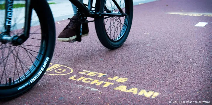 anwb kwart kinderen heeft fietslampen niet aan in het donker