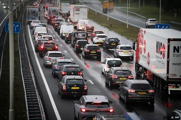 anwb verwacht vrijdag drukke avondspits vanwege pinksterweekend