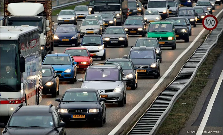 anwb waarschuwt voor drukke sintspits