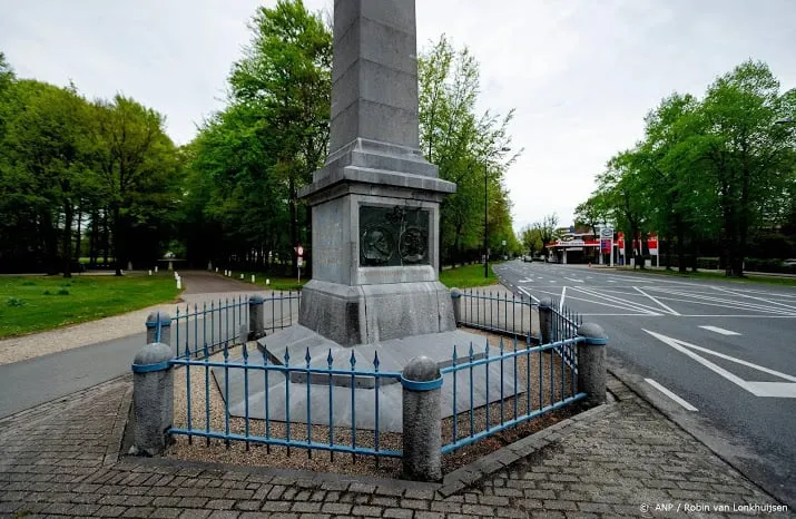 apeldoorn herdenkt aanslag koninginnedag