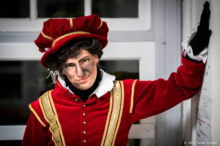 apeldoorn voor rechter gedaagd om pieten