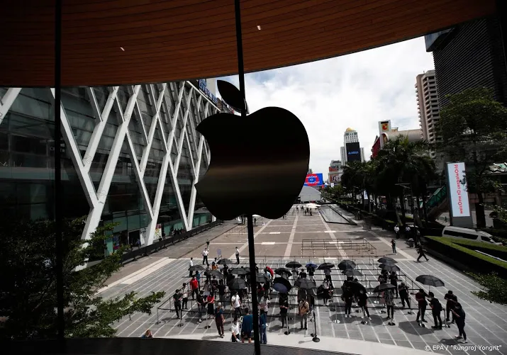 apple haalt saudi aramco in als duurste bedrijf op beurs