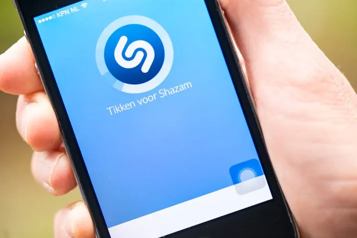 apple mag shazam overnemen