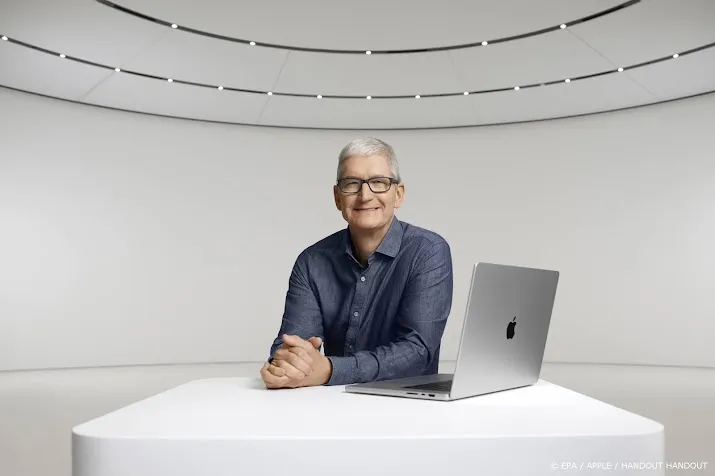 apple topman tim cook verdiende afgelopen jaar 100 miljoen dollar