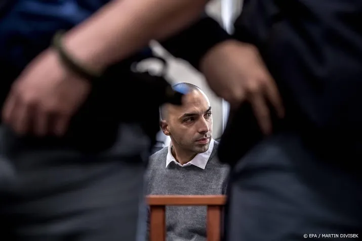 arash n ontzettende spijt mishandeling ober
