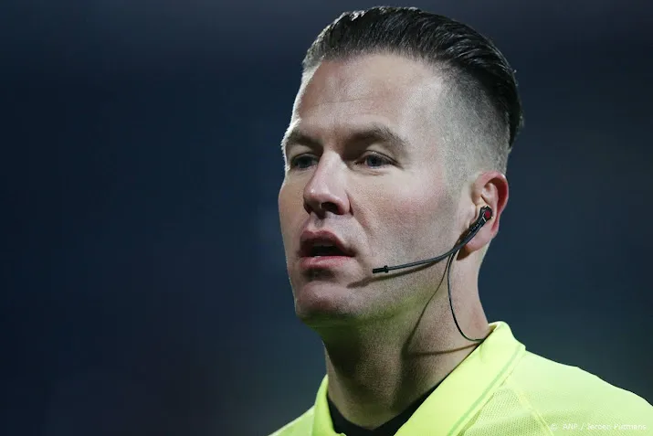 arbiter makkelie leidt topper psv ajax