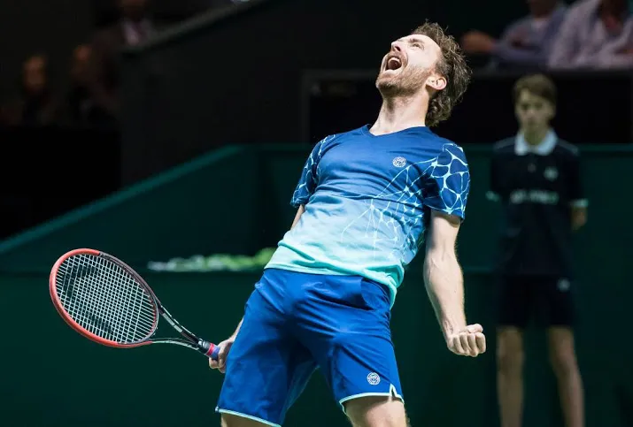 arends middelkoop in drie tiebreaks door