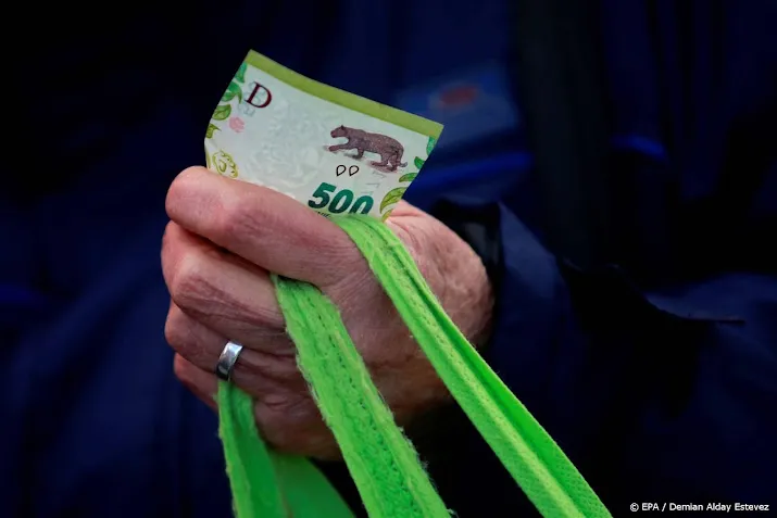 argentijnen zuchten onder inflatie van meer dan 100 procent
