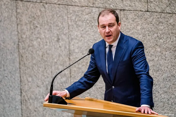 arib lovend bij afscheid oud pvda leider asscher uit kamer