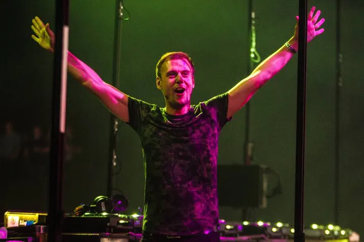 armin van buuren opent muziekids studio