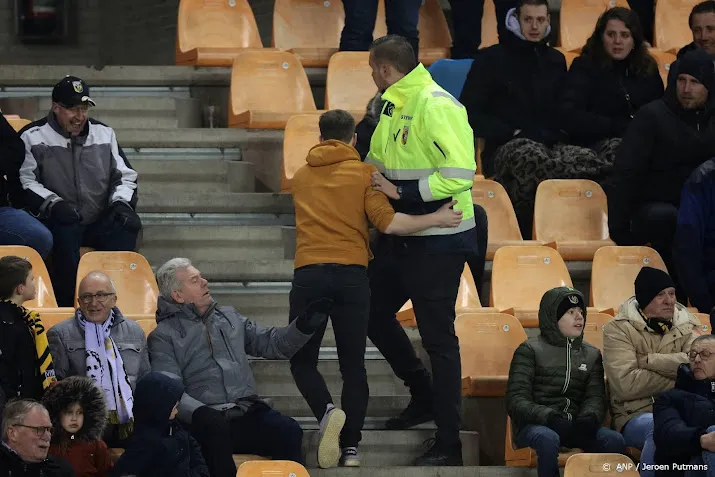 arnhem extra alert op relschoppers tijdens duel vitesse as roma