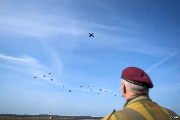 arnhem herdenkt slag om arnhem en operatie market garden