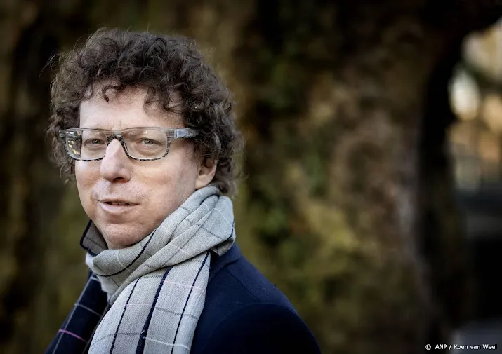 arnon grunberg neemt vermeerprijs in ontvangst