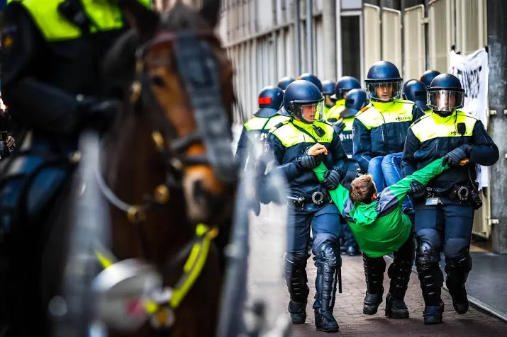 arrestanten nog vast na studentenprotest
