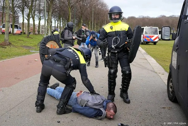 arrestaties en rellen bij demonstratie op haags malieveld