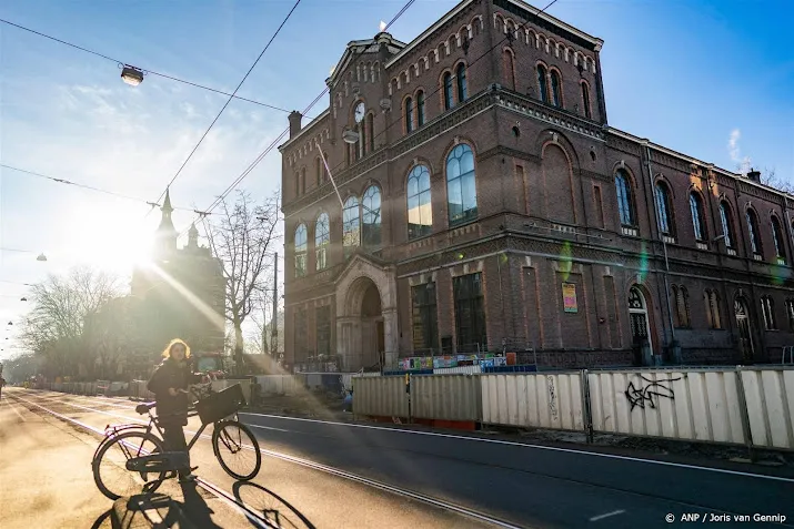 artiesten in paradiso in actie voor slachtoffers aardbevingen