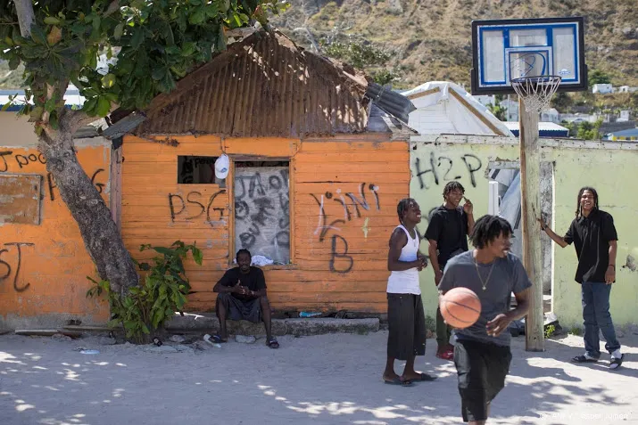 aruba versoepelt de avondklok
