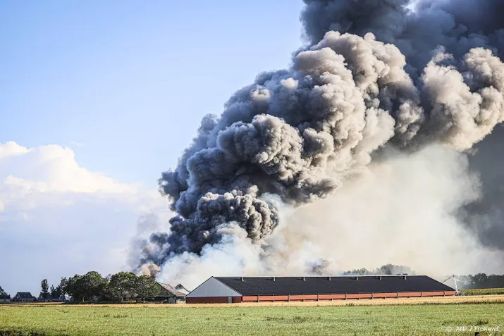 asbest vrijgekomen bij brand in drentse dorp nieuw weerdinge
