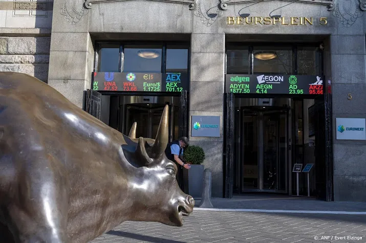 asmi zet opmars voort in licht hogere aex