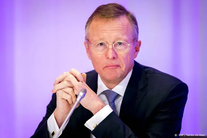 asml haalt nieuwe president commissaris weg bij akzonobel