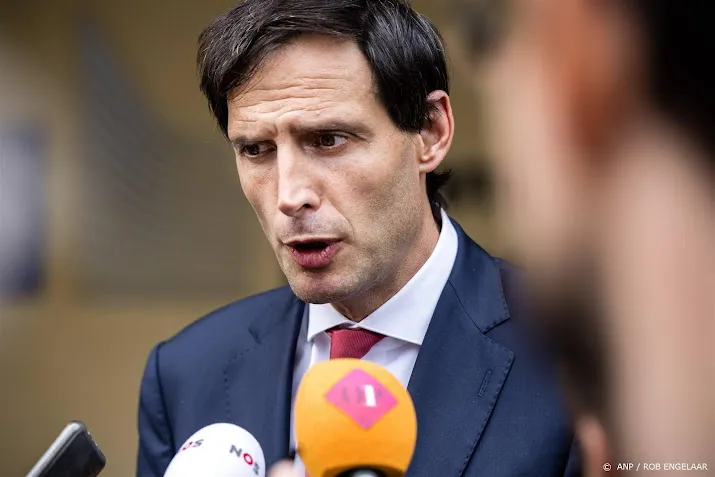 aspirant eu commissaris hoekstra wil samsom als rechterhand