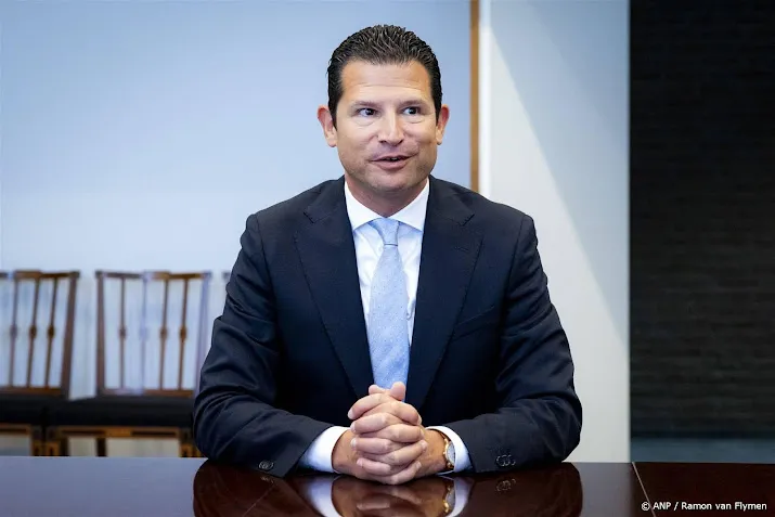 aspirant minister beljaarts geeft hongaarse nationaliteit op