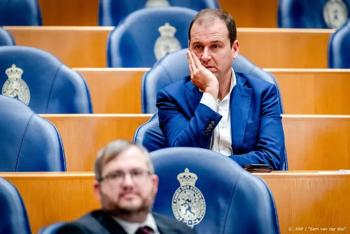 asscher haalt uit naar losgezongen rutte