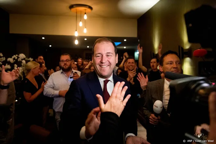asscher opgetogen over bizarre comeback