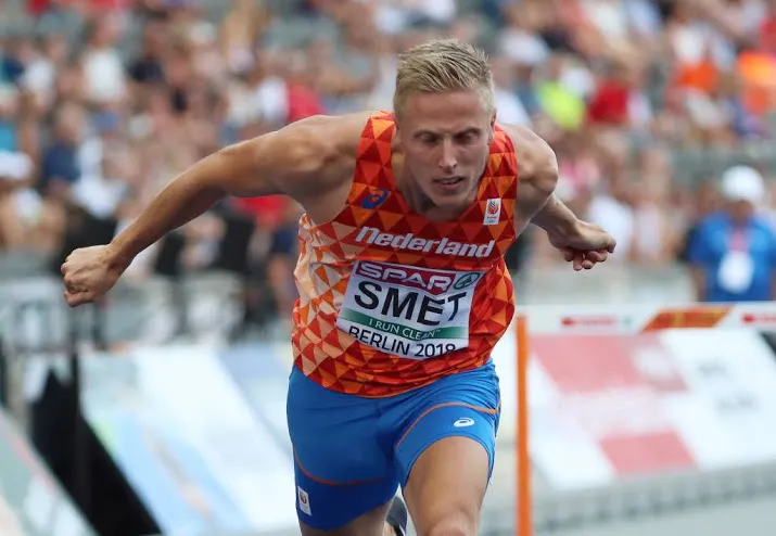 atleet smet onder hoede van legende jackson