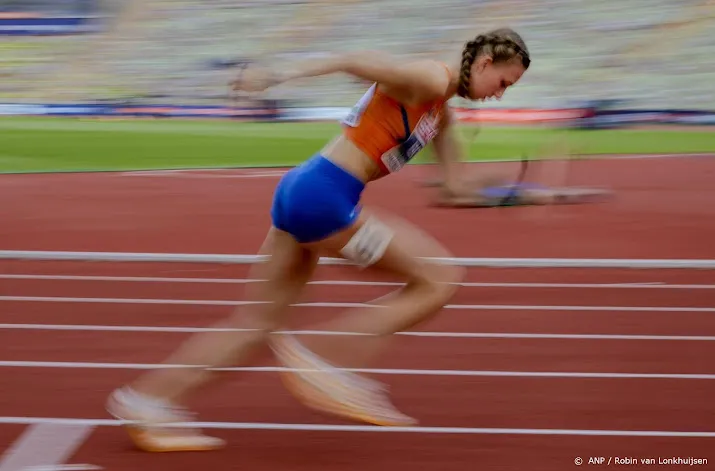 atlete bol met groot vertoon van macht naar finale 400 meter