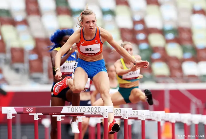 atlete bol rent naar olympisch brons op 400 meter horden
