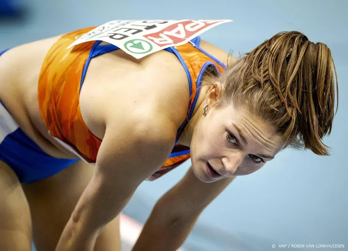 atlete koster struikelt en valt uit in finale 3000 meter