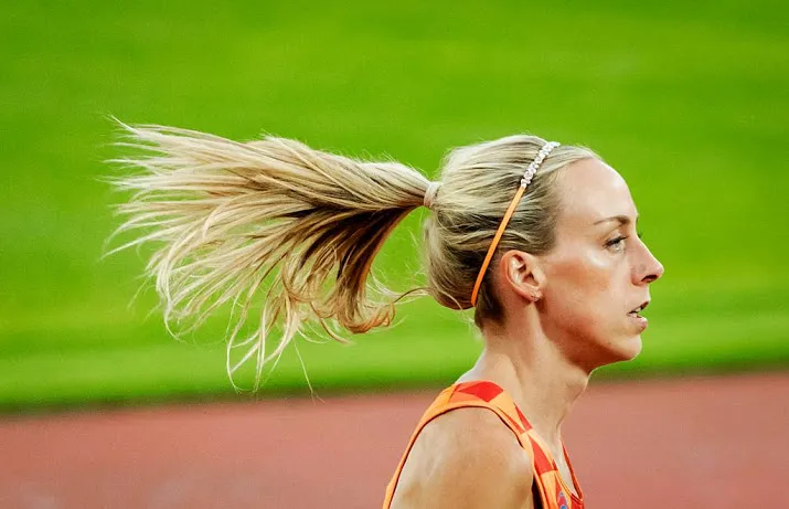 atlete krumins viert rentree met zege
