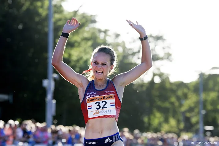 atleten niesten en herzog winnen nationale titels 10 000 meter