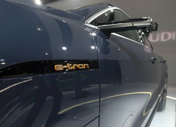 audi wil met nieuwe q4 e tron strijd aan met tesla model y