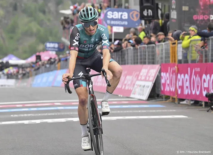 australier hindley verdedigt leiding in afsluitende tijdrit giro
