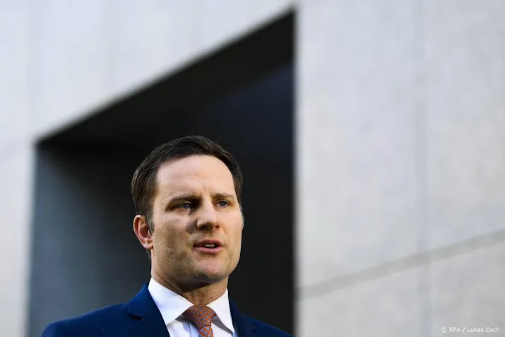 australische minister denkt na over intrekken visum djokovic
