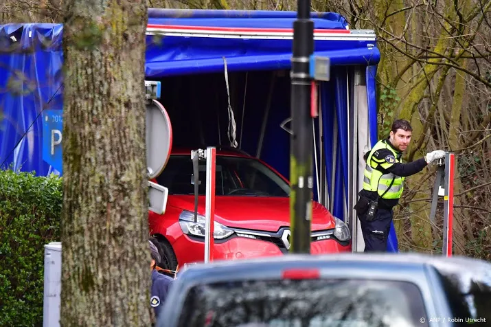 auto leidt politie naar verdachte