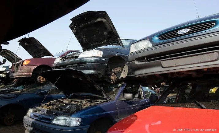 auto op steeds hogere leeftijd naar de sloop