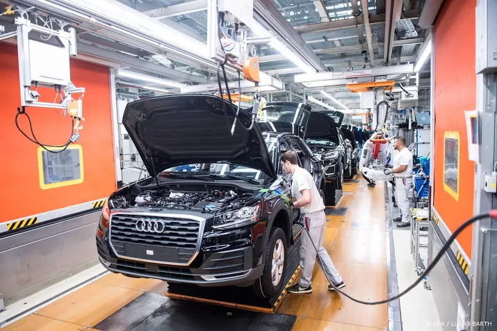 autobouwer audi legt productielijnen opnieuw stil om chiptekort