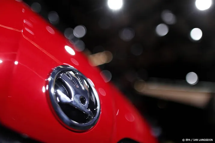 automerk skoda bouwt 100 000 autos minder vanwege chiptekort