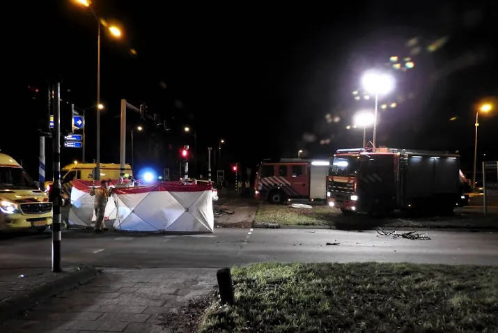 automobilist rijdt door na aanrijden fietser