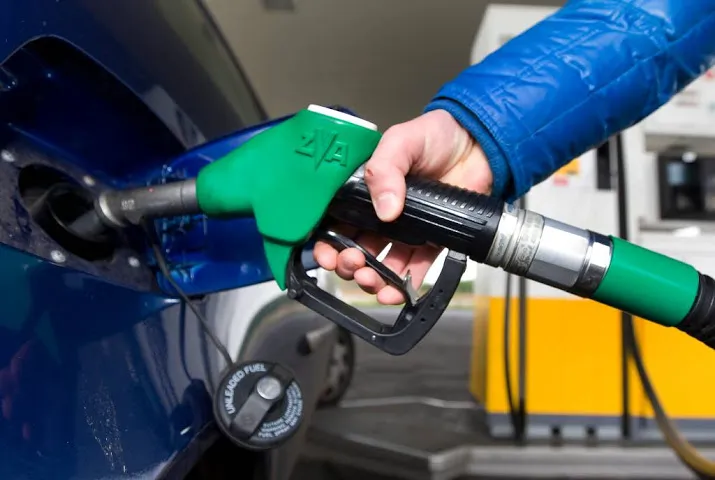 automobilisten voelen gestegen olieprijs