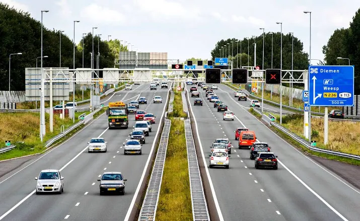 automobilisten voorkomen ongeval op snelweg