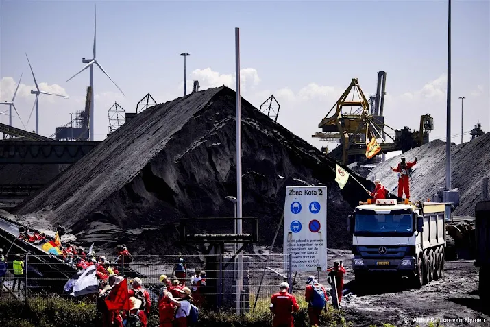 autoriteiten houden situatie op terrein tata in de gaten
