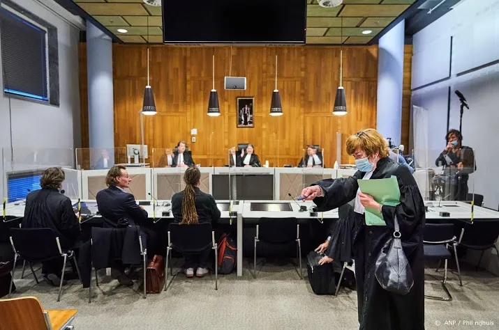 avondklok blijft van kracht hof schort vonnis rechter op