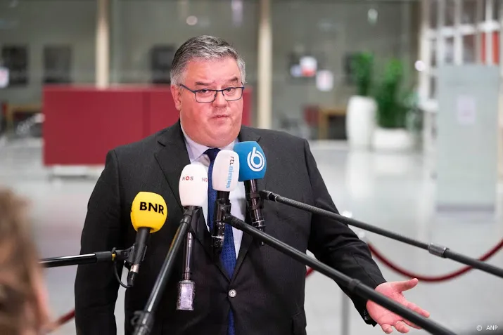 avondklok opnieuw op tafel bij burgemeesters